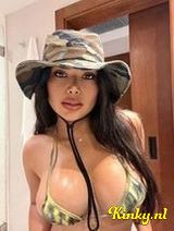 Khloee - The Hottes Brunette