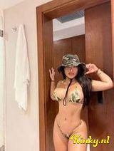 Khloee - The Hottes Brunette