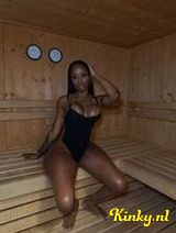 Zoey - Curvy party girl