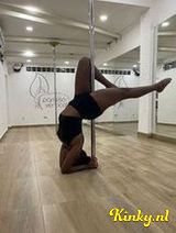 Zoey - Curvy party girl