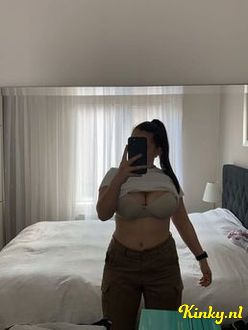 elanur-virtual-sex-via-kinky-694163af98fed50013e7b74f