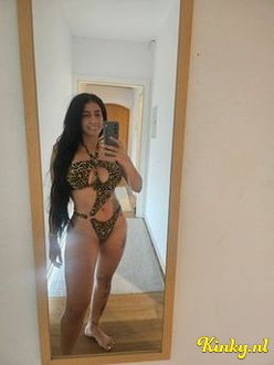 adriana-erotische-massage-via-kinky-694417ed9dee3200127c4489