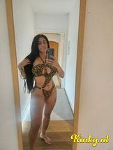 adriana-erotische-massage-via-kinky-694417eddf162900128e43d2