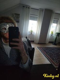 carlo-virtual-sex-via-kinky-694571363474f4001289ac75