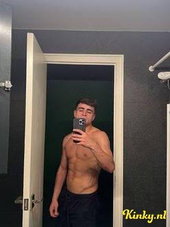 guilherme-escort-via-kinky-69458c0848771600131638a0