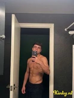 guilherme-escort-via-kinky-69458c0848771600131638a0