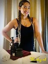 lucy-erotische-massage-via-kinky-69466f7148771600131638ba