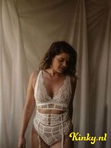 maeve-virtual-sex-via-kinky-6967a999bedbf800144ac183