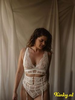 maeve-virtual-sex-via-kinky-6967a999bedbf800144ac183