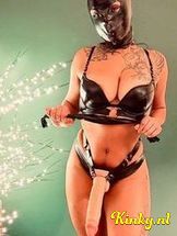 luiza-bdsm-via-kinky-69583f57380ca90013f03abc