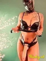 luiza-bdsm-via-kinky-69583f57380ca90013f03abc