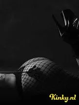 meesteres-lucia-bdsm-via-kinky-695faabcb6564e00135f01d1