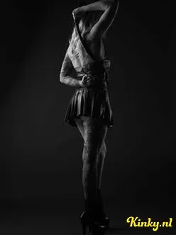 meesteres-lucia-bdsm-via-kinky-695faa0c63d7dd0012d6e857