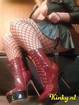 meesteres-leyla-bdsm-via-kinky-695bdd4dc29d4200134403f8