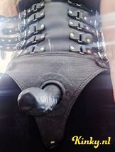 meesteres-desade-bdsm-via-kinky-698ddb8d7bf4300013d42e92