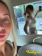 beatris-virtual-sex-via-kinky-69669ff22ec2c000132be762