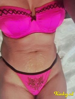 salina-erotische-massage-via-kinky-69778d9611aba900140353d4