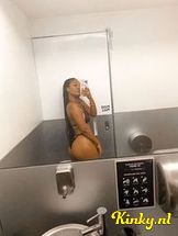 isabela-escort-via-kinky-697fa56b5c4a2900136398f0