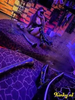 mistress-july-bdsm-via-kinky-699a13c32a325d001343dcbc