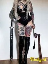 laura-bdsm-via-kinky-6983d8c25c4a290013639e89