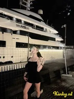 syrena-virtual-sex-via-kinky-698250a9fba79a0013a75928