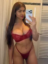 Clara - Latina bombshell