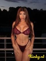 Clara - Latina bombshell