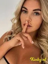 julia-virtual-sex-via-kinky-6983486a2ec2c000132c01e3