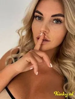 julia-virtual-sex-via-kinky-6983486a2ec2c000132c01e3