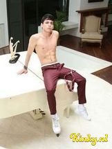 carl-escort-via-kinky-698b60c53d394a0013228892