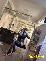 selena-prive-ontvangst-via-kinky-699ae774cadf7400135b8c64