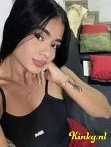 Sofia - Brunette and sexy