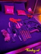 meesteres-lisa-bdsm-via-kinky-699c88b83597460013bbf71a