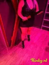 meesteres-lisa-bdsm-via-kinky-699c8887d2fd1800144ca77e