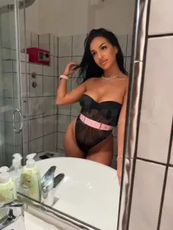 flori-escort-via-kinky-6a1e9866effe570013210fa5