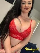 ela-escort-via-kinky-699ef90e9da0310013fdbc65