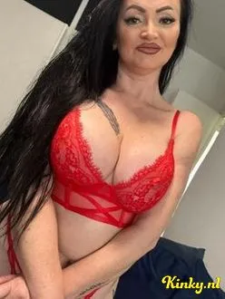 ela-escort-via-kinky-699ef90e9da0310013fdbc65