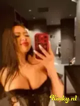 Violetta - Hi, my name is Violetta, I'm Latina