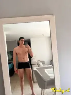 nicolas-escort-via-kinky-69ab31888661cf001398c84e