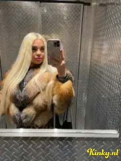 geanina-escort-via-kinky-69ab814e57a50f0013733f5e