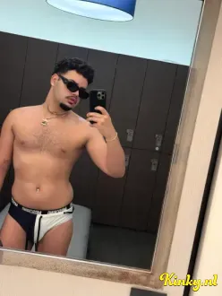 kenzo-escort-via-kinky-69ba988413c40f0013b673c4