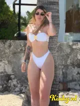 Camila - Sexy and charismatic woman!