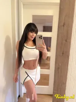 nicole-virtual-sex-via-kinky-69cac05028ff890013e82cd2