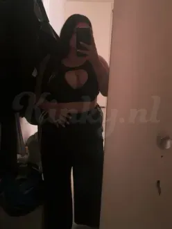 amira-virtual-sex-via-kinky-69de6b331f56ac0013aea0b1