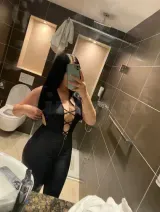 Alma - New in town party girl
