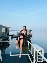 Andreea - Hello I'm new in town and I'm ready to have party