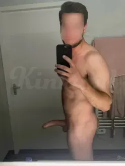 dennis-escort-via-kinky-6a298cc2ce76eb0014fe500d