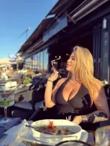 Sarra - Big boobies