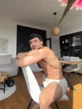 julianno-escort-via-kinky-6a31a4ea5c7c5e001200e808