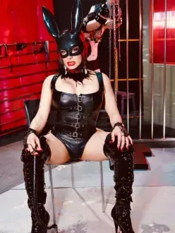 atenea-bdsm-via-kinky-6a3a07299eee4500141b2384